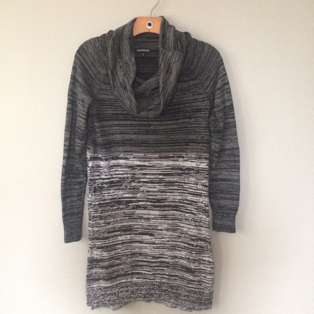 3/$15 💕 Express Sweater Dress in Size Small